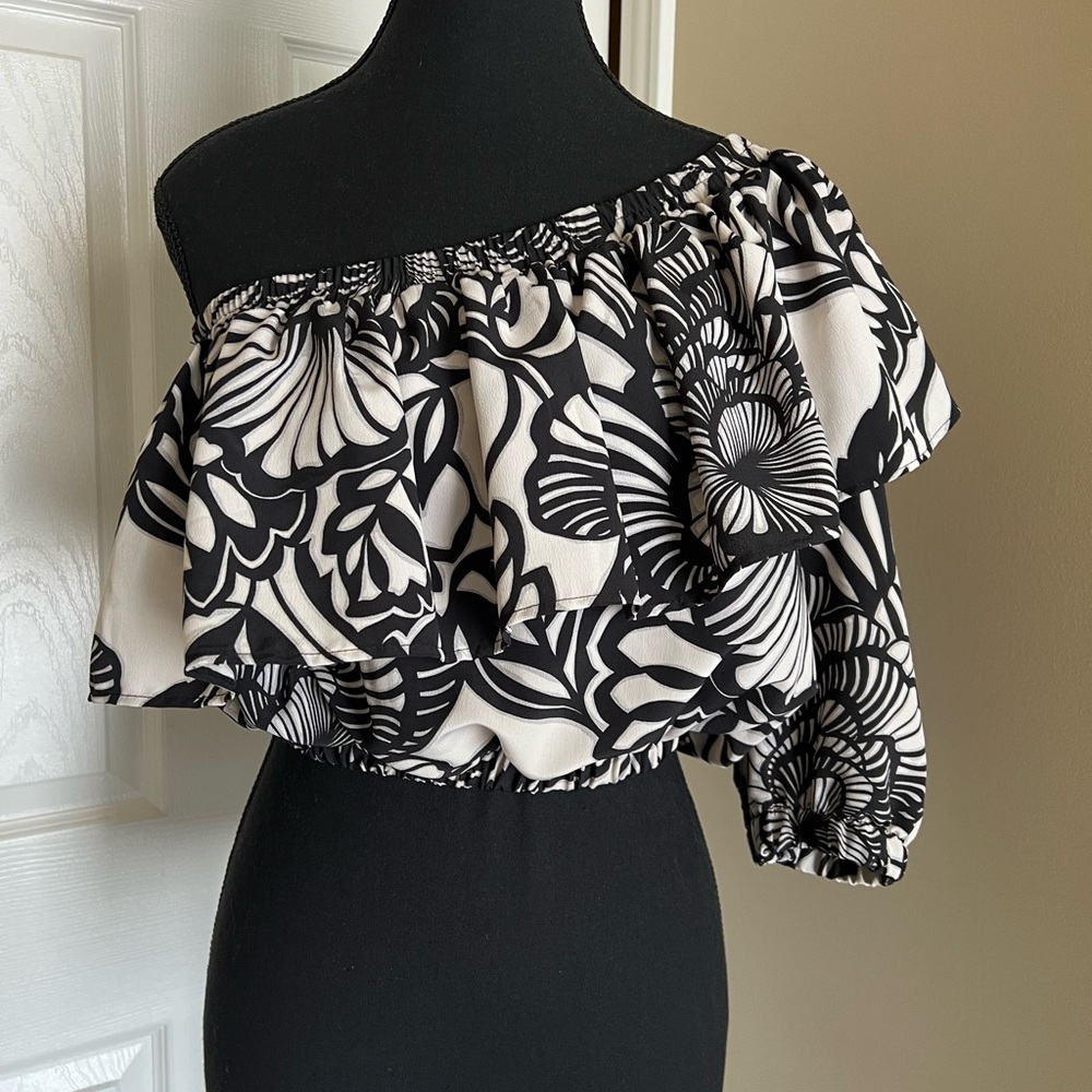 Topshop One Sleeve Off the Shoulder Ruffled Crop Top Size 8